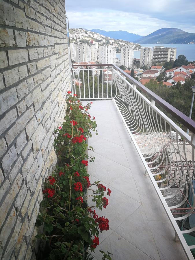 Apartments La Dolce Vita ヘルツェグ・ノヴィ エクステリア 写真